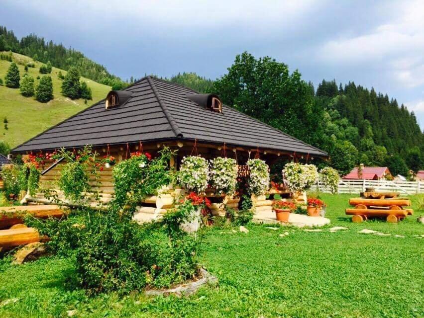 Casa Baciu Hotel Fundu Moldovei Exterior photo