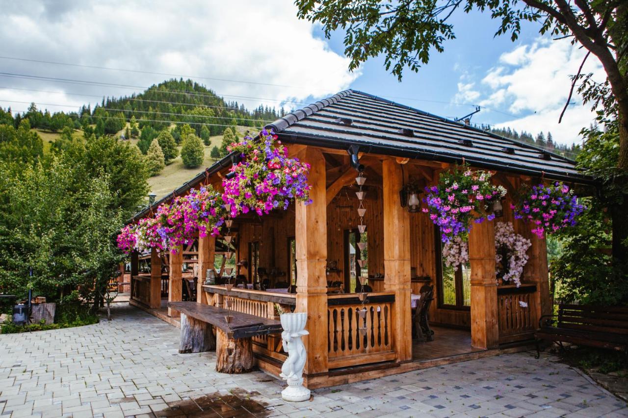 Casa Baciu Hotel Fundu Moldovei Exterior photo